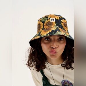 Lucy & Yak Ada Reversible Bucket Hat in Sunflower Print and Black